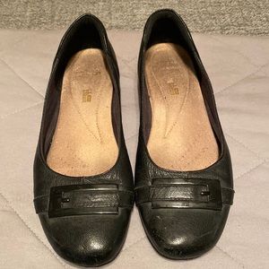 Seven pairs of women’s size 5.5 Black flats & heels